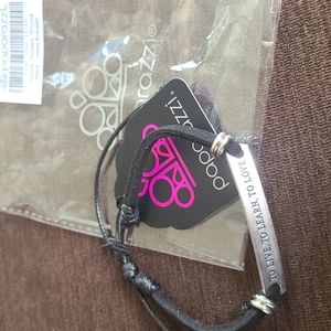Nwt Paparazzi Black Adjustable Bracelet. To live, to learn, to love. QUOTE.